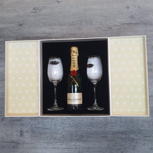 Load image into Gallery viewer, Customised Rigid Box with Magnetic Closure